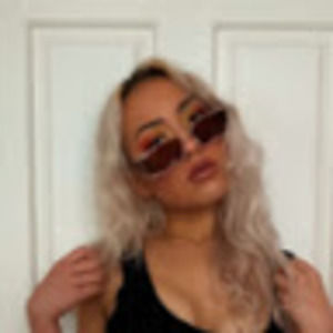 Meet your Posher, Alexia